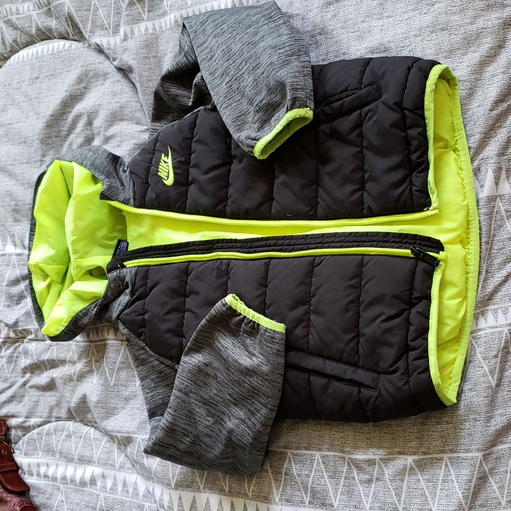 Nike winter jacket boys size 7 Large